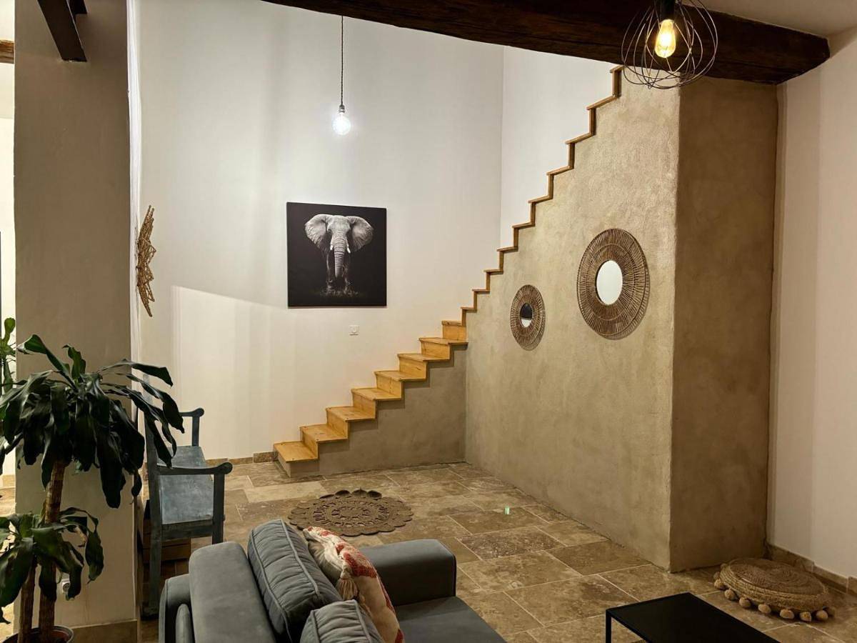 Maison de charme avec piscine in Monteux, Vaucluse