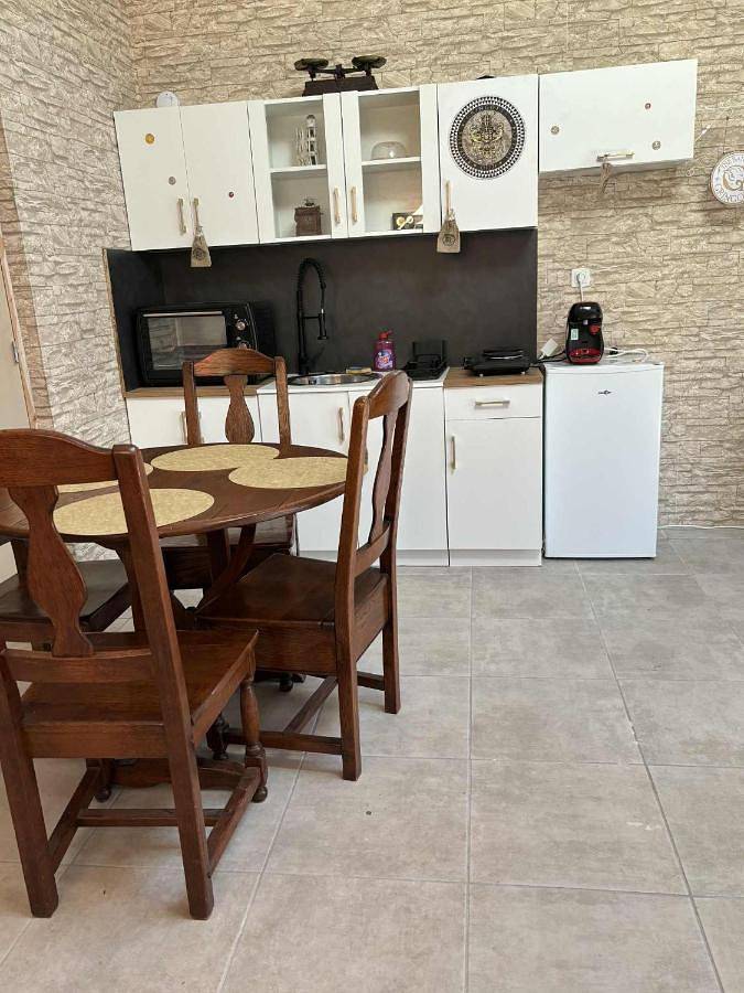 Gîte pour 4 personnes, avec jardin et terrasse à Pérouges - 2