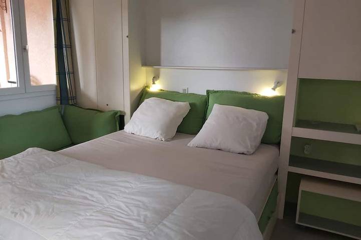 Gîte pour 4 personnes, avec balcon ainsi que jardin et piscine, animaux acceptés dans Golf et Tennis Club de Valescure - 2