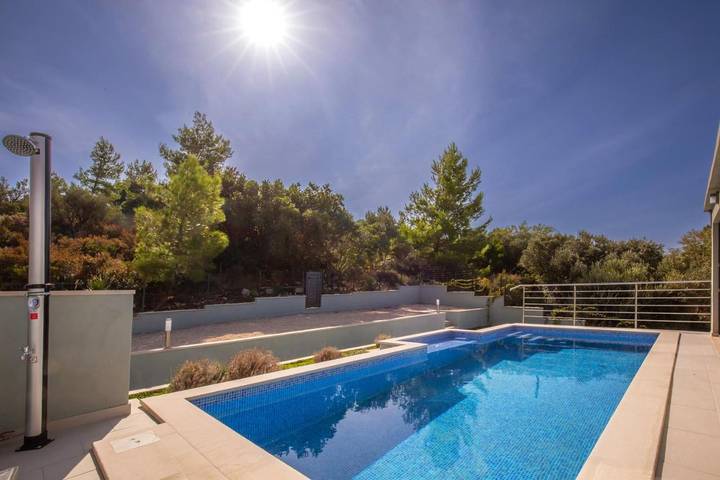 Villa pour 10 personnes, avec Balcon et Terrasse ainsi que Jardin et Piscine à Cavtat - 3