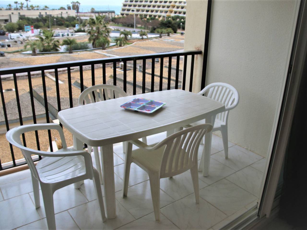 Entire studio, Studio for 2 with parking in Cap d'Agde, balcony, sea in Cap d'Agde, Agde