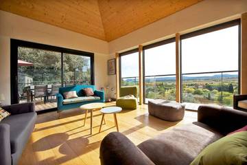 Gîte pour 4 personnes, avec jardin et terrasse à Corconne