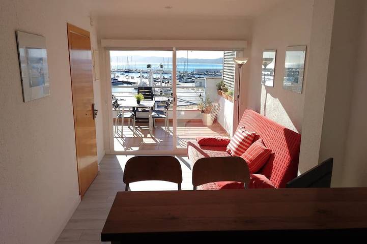 Ganze Wohnung, L'Estartit. Penthouse mit herrlicher Terrasse vor dem Yachthafen in l'Estartit, Torroella de Montgrí