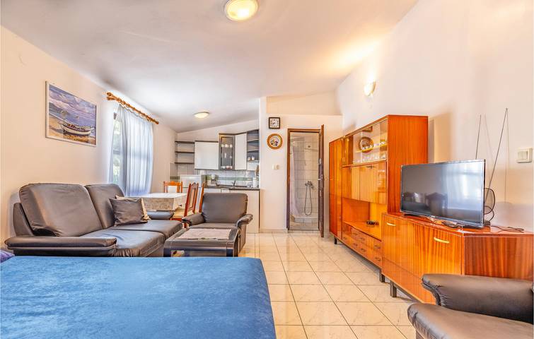 Ganze Ferienwohnung, Gemütlich, 2 km vom Strand entfernt: WLAN, Klimaanlage, Parkplatz und Terrasse! in Marčana, Südküste Istrien
