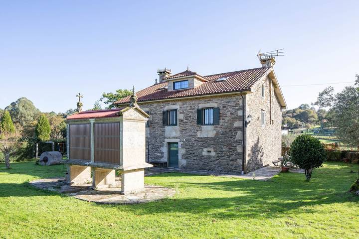 Chalet para 7 personas, con Balcón además de Jardín y Piscina para niños en Provincia de Pontevedra