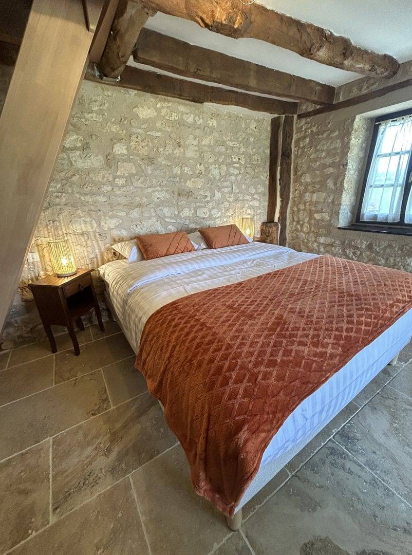 Chambres d'hôtes de charme - Piscine & Jacuzzi - Chambre Chenevière in Azerat, Périgord Noir