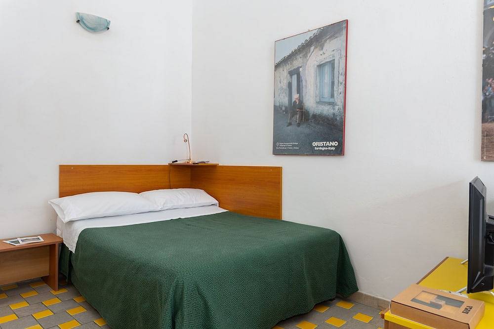 Entire apartment, Lovely studio apartment 200mt from the sea in Torregrande, Oristano