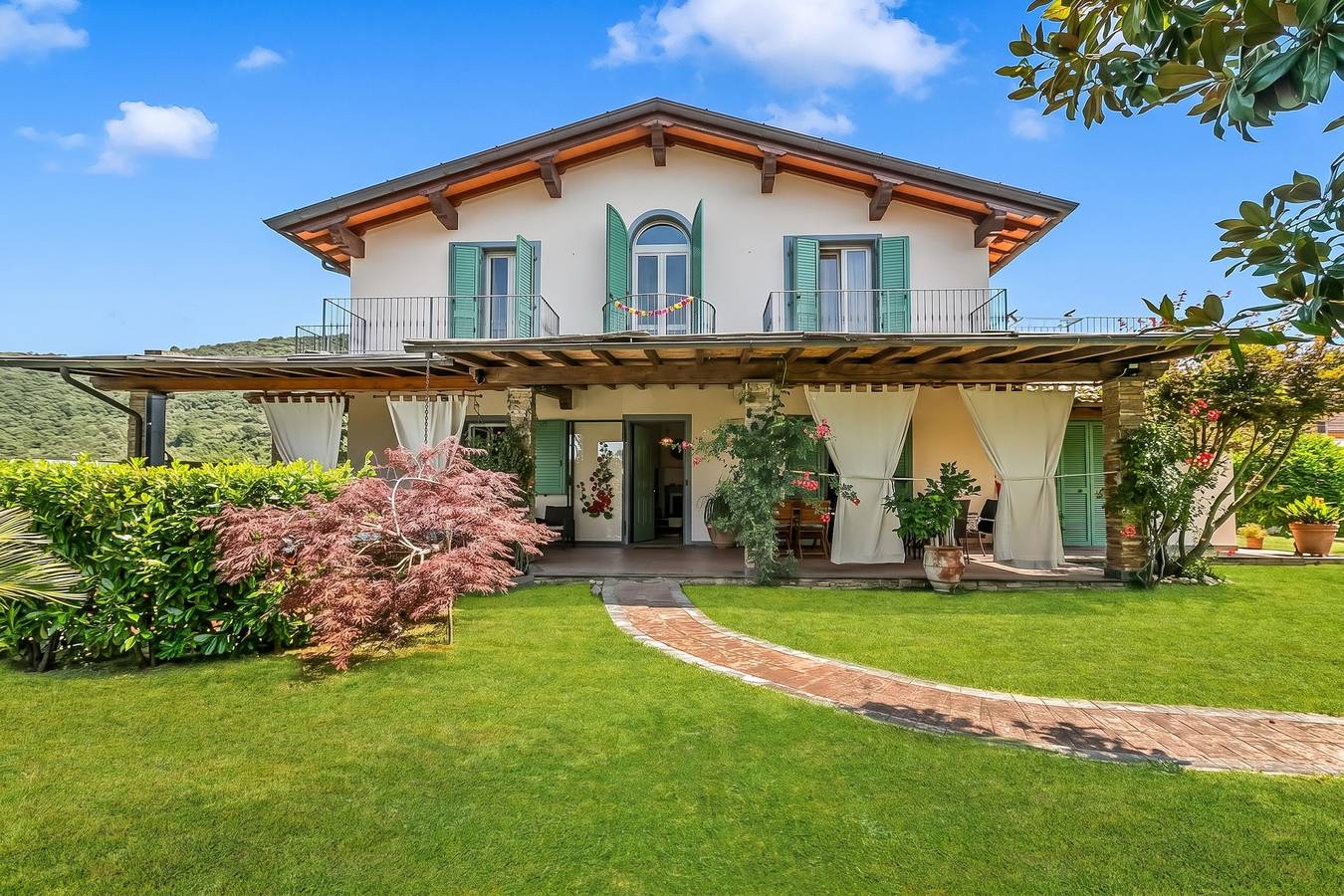 Villa Clara with Outdoor Jacuzzi few km from the Sea in Strettoia, Pietrasanta
