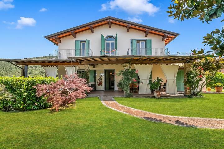 Villa per 5 persone, con terrazza, adatto a famiglie con bambini a Pietrasanta