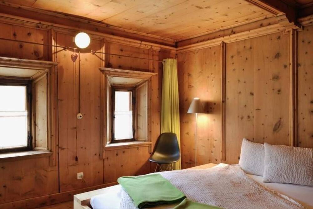 Chasa Engadina unten in Scuol, Unterengadin