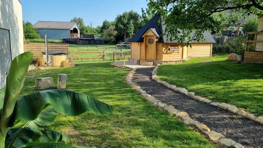Gîte pour 2 personnes, avec Jacuzzi ainsi que Terrasse et Vue à Mosson