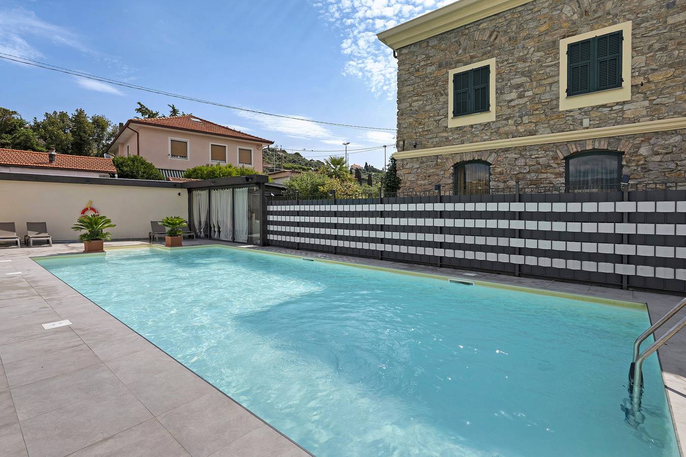 Casa de vacaciones 'Casa Margherita' con piscina compartida, Wi-Fi y aire acondicionado in Puerto Mauricio, Imperia