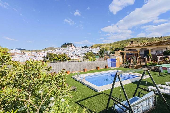 Gîte pour 6 personnes, avec terrasse ainsi que jardin et piscine, animaux acceptés - 1