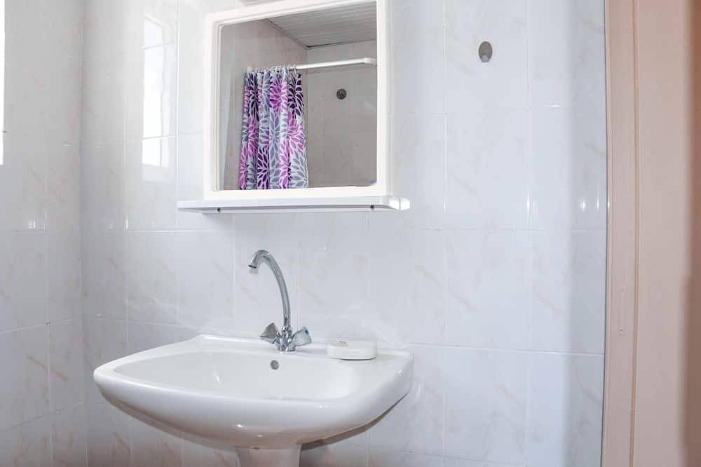 Ganze Wohnung, Litinas Apt with pool & balcony with sea view in Agia Marina, Chania und Umgebung