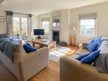 Vacation Rental for 8 Guests in Lyme Regis, Jurassic Coast, Picture 1