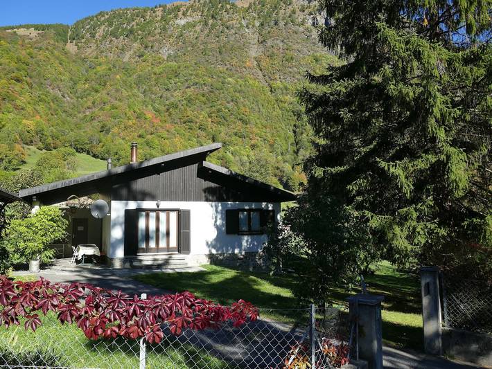 Chalet für 6 Personen, mit Terrasse und Garten im Ticino