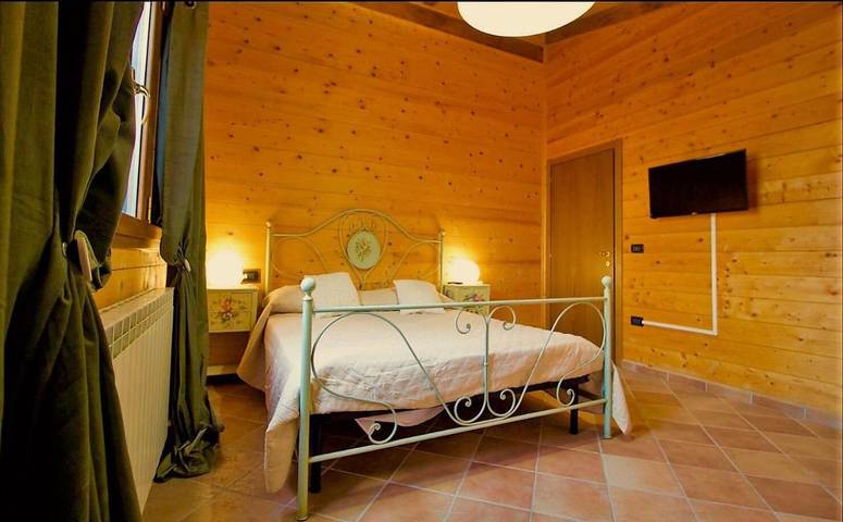 Location de vacances pour 8 personnes, avec jardin ainsi que piscine et vue, animaux acceptés à Mosciano Sant'Angelo - 4