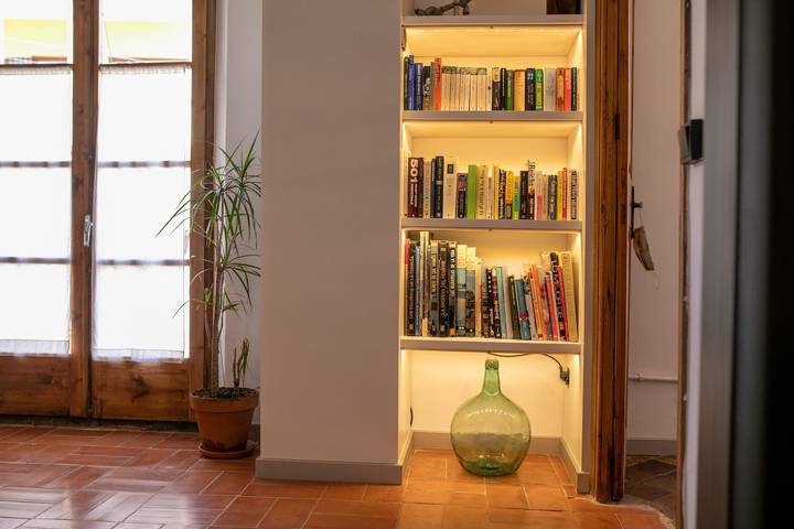 Historic House 'Les Voltes III' with 5 Bedrooms, Private Rooftop & Vineyard Views in Barberà de la Conca, Tarragona Provins