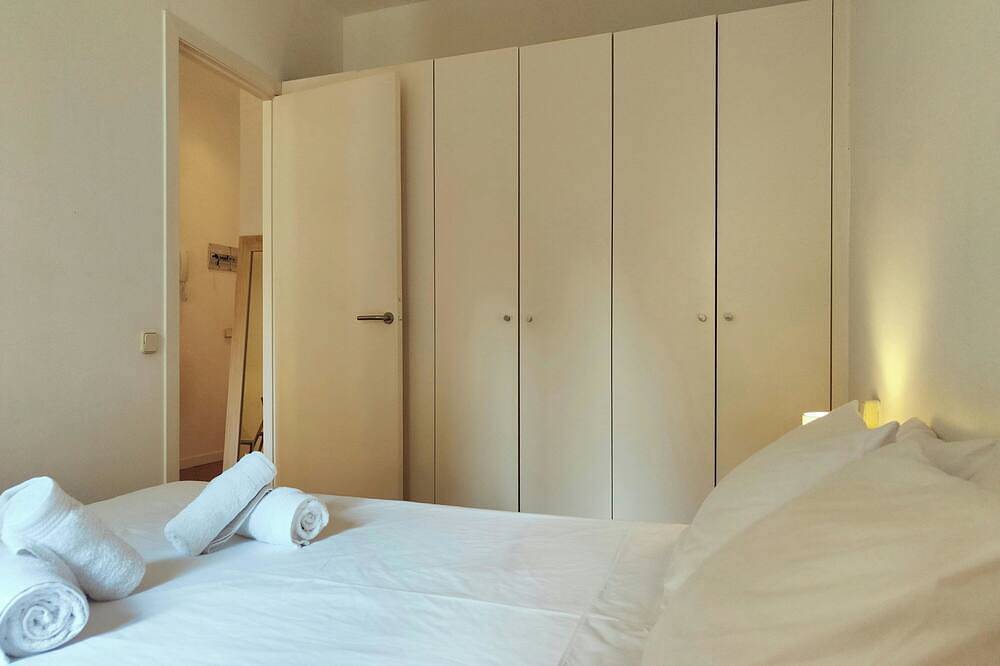 Entire apartment, Cute 1 bedroom apt. Super central location. R.K in Barcelona Centre, Barcelona