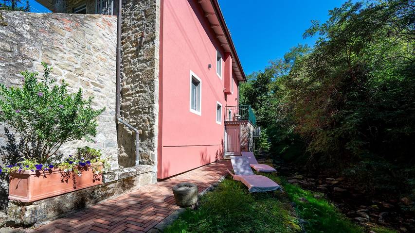 Villa für 4 Personen, mit Terrasse und Garten sowie Whirlpool - 1