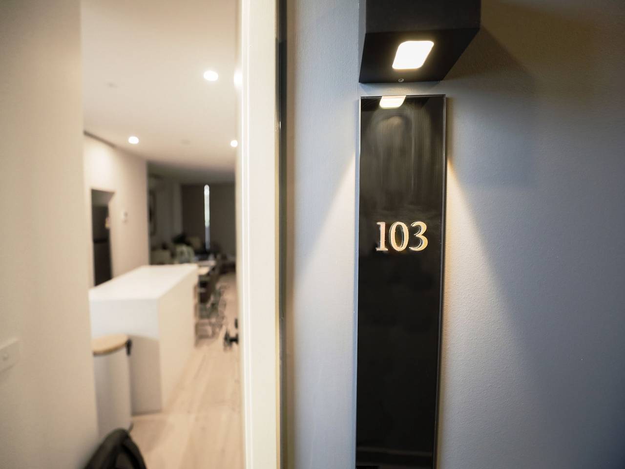 Entire apartment, Modern 2-Bed Ivanhoe unit with Parking in Melbourne, Victoria