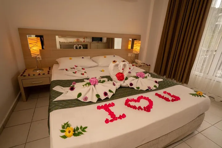 Hotel para 5 personas, con jardín y piscina además de vistas y balcón, Se admiten mascotas - 1