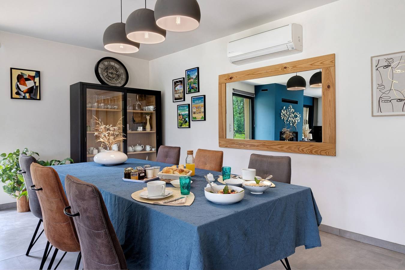 Suite parental « Au Cerf Blanc » con vistas a la montaña, Wi-Fi y aire acondicionado in Les Eyzies, Périgord Noir