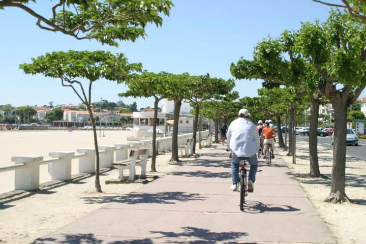 Gîte pour 4 personnes, avec terrasse dans Plage de Vallières