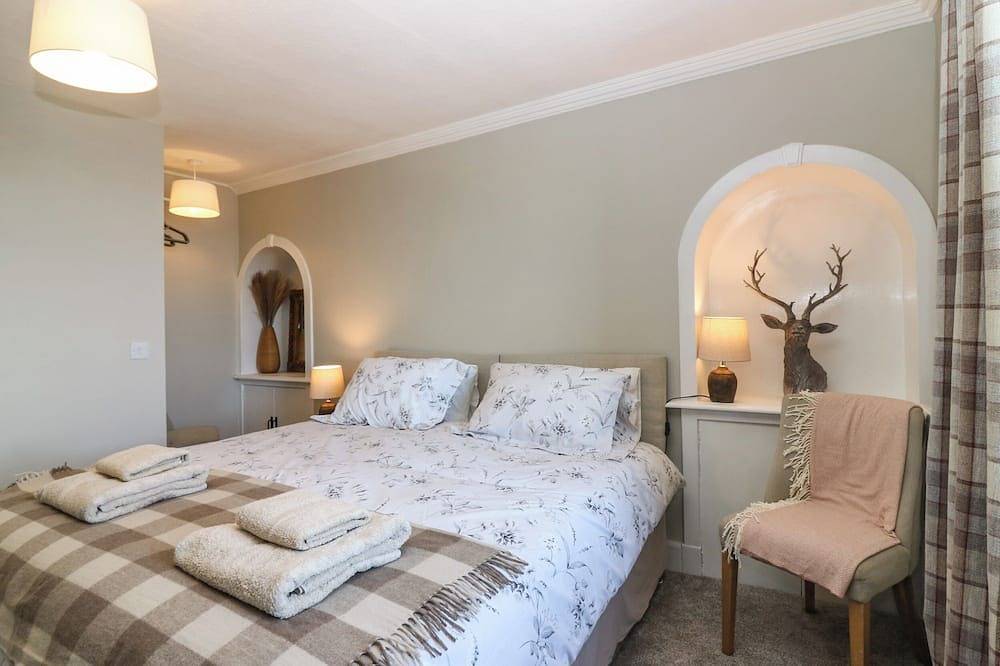 West Pier Cottage, family friendly, with open fire in Macduff in Banff, Aberdeenshire
