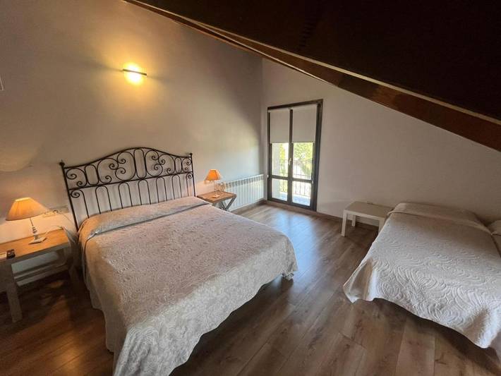 Hotel para 4 personas, con balcón y vistas en La Jacetania - 2