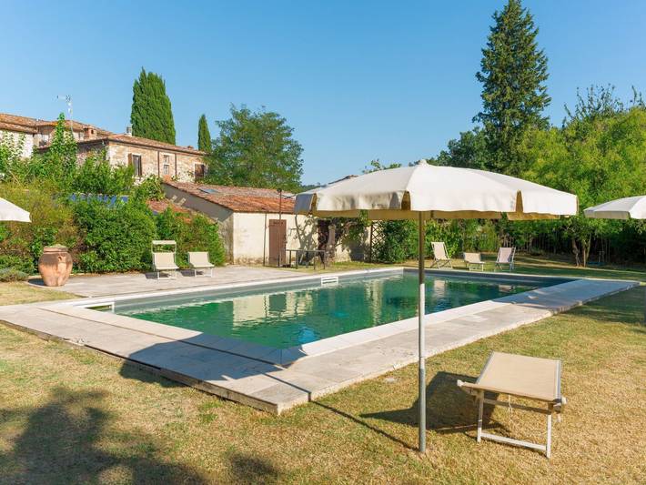 Agriturismo per 8 persone, con Terrazza e Piscina a Asciano