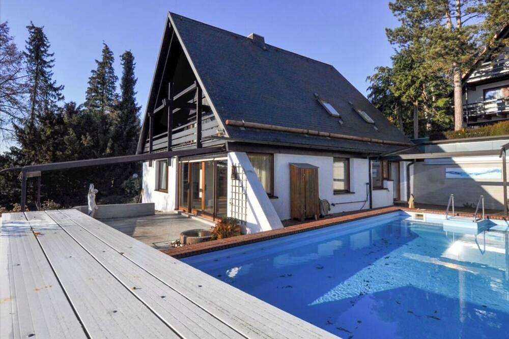 Urlaub mit Pool und Blick auf die schwäbische Alb in Nürtingen, Landkreis Esslingen