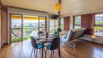 Gîte pour 4 personnes, avec vue ainsi que piscine et jardin dans Corail Safari Saint Gilles Les Bains