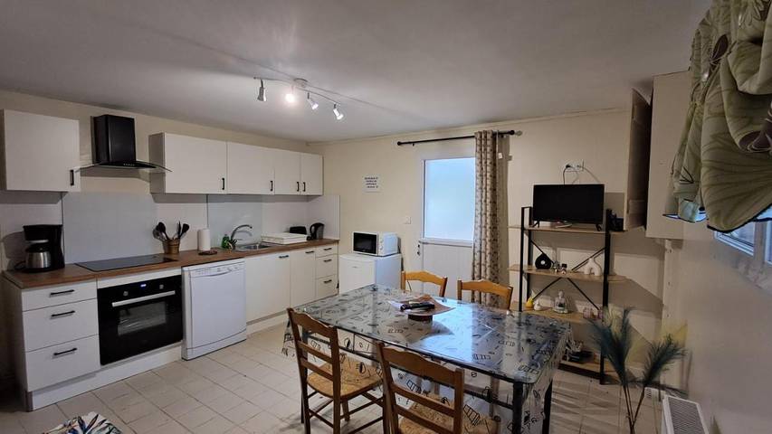 Gîte pour 4 personnes, avec vue et terrasse à Azé (Saône-et-Loir)