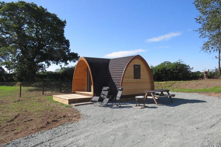Camping for 3 people, with view and garden in Shropshire