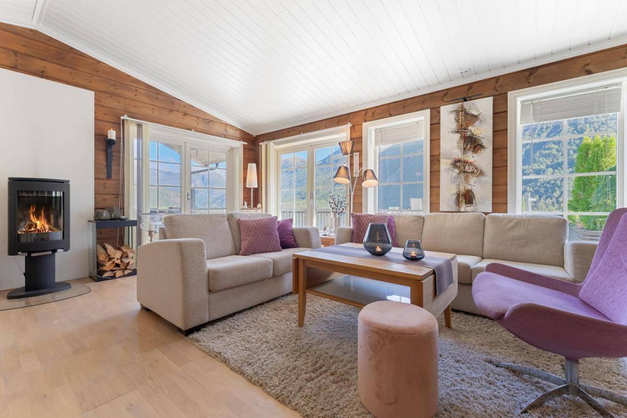 Luxury cabin with amazing views in Stryn 