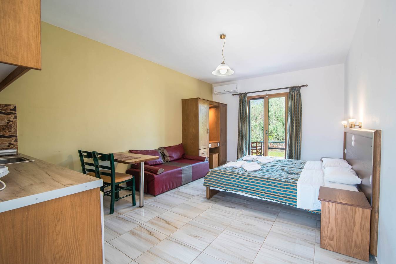 Helt studio, Holiday Studio 'Mirage Arillas Studio Type C16' next to Beach with Balcony, Shared Pool & Wi-Fi in Arillas, Korfu