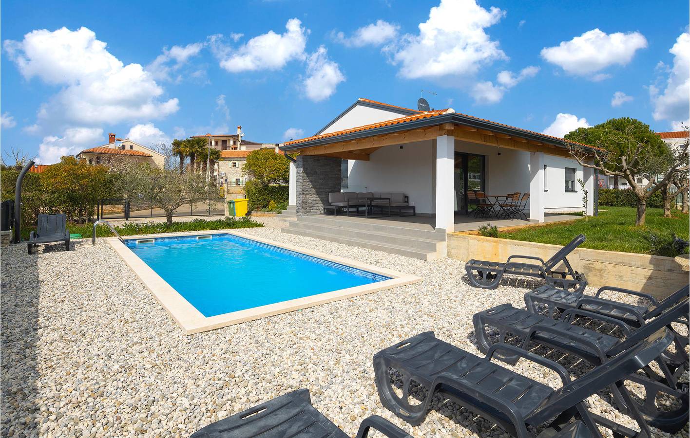 Geräumiges Apartment 2 km vom Strand entfernt: mit Pool, WLAN und Parkplatz in Novigrad, Umag und Umgebung