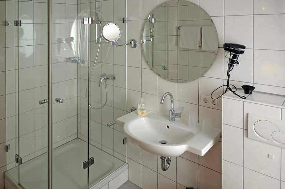 Doppelzimmer Dusche/Wc (Nr) - Gästehaus Kloep in Hillesheim, Vulkaneifel