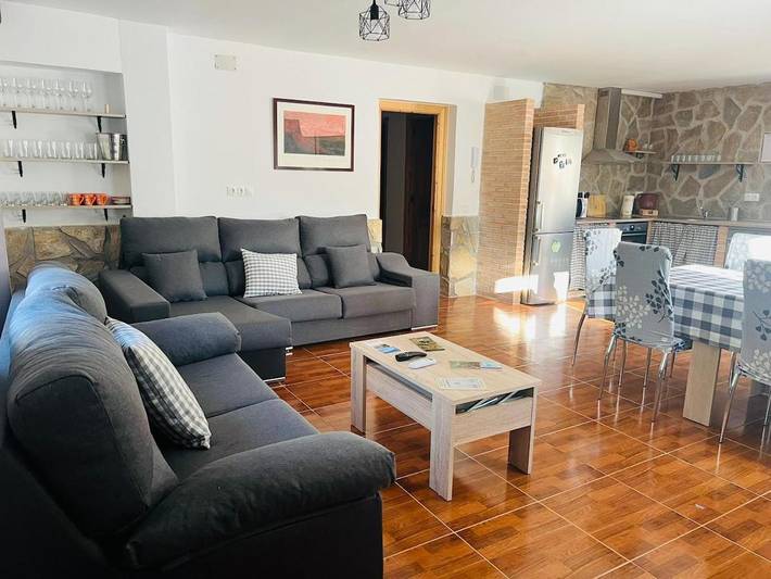 Location de vacances pour 14 personnes, avec vue ainsi que terrasse et piscine, animaux acceptés à Escalona - 2