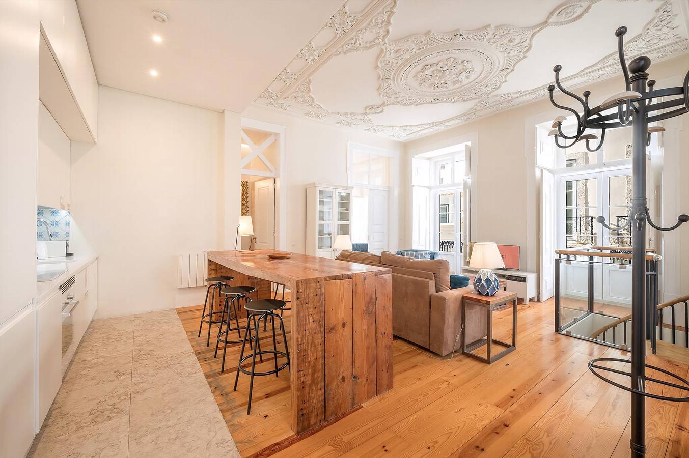 Apartamento inteiro, Guestready - Duplex elegante na histórica Lisboa in Sé, Santa Maria Maior