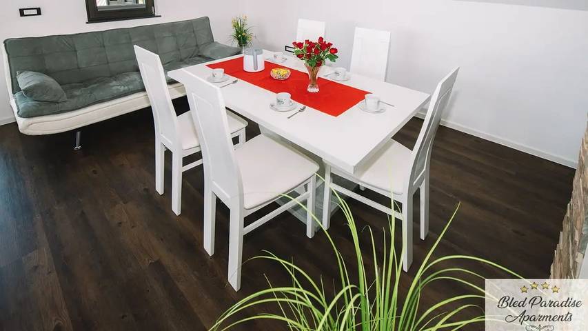 Holiday letting for 9 people, with balcony in Bled