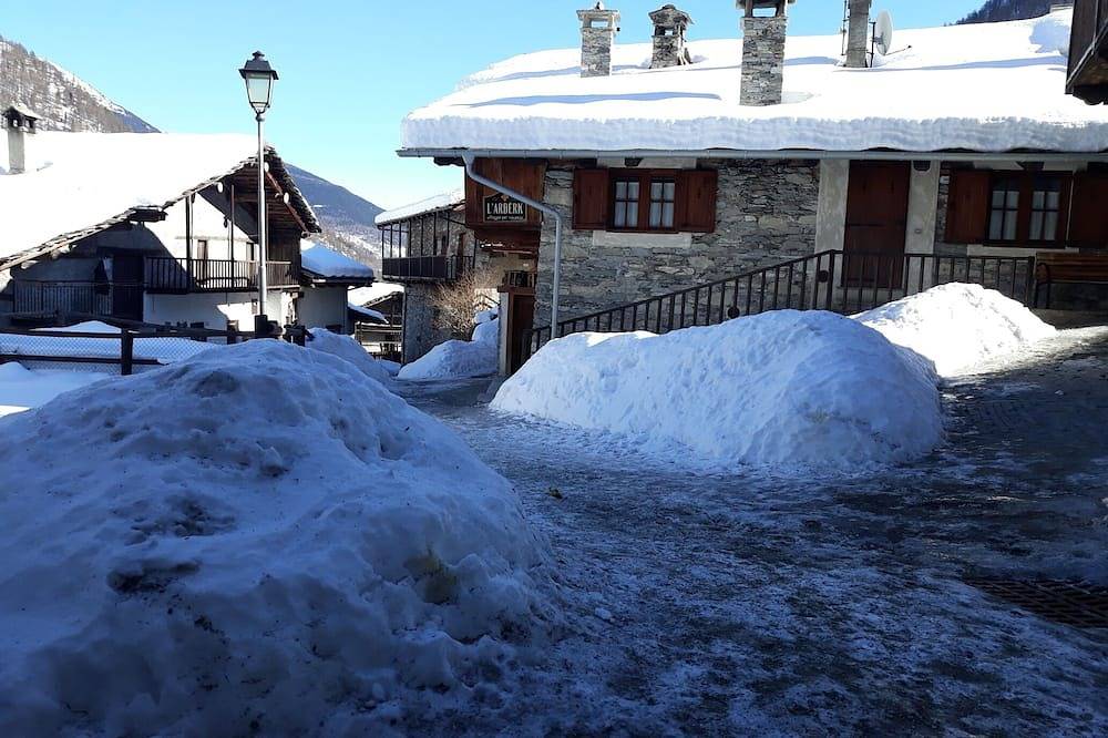 Baita  in caratteristico villaggio montano in Bellino, Provincia di Cuneo