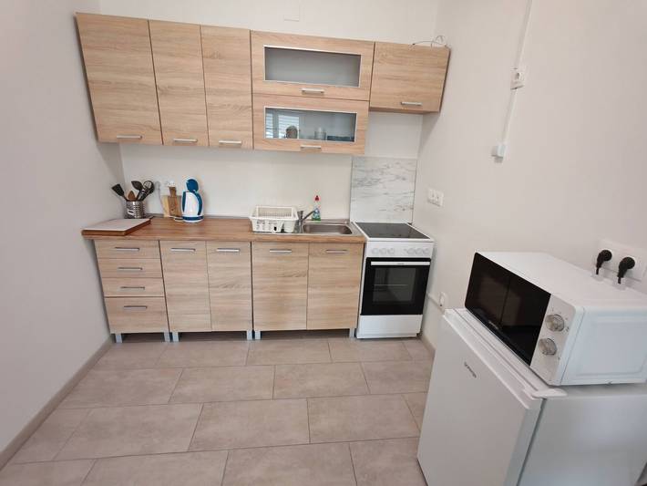 Ganze Wohnung, WorkStay Apartment – Moderner Komfort mit privatem Parkplatz, in der Nähe von Annehmlichkeiten der Stadt in Ketschkemet, Kecskeméti járás