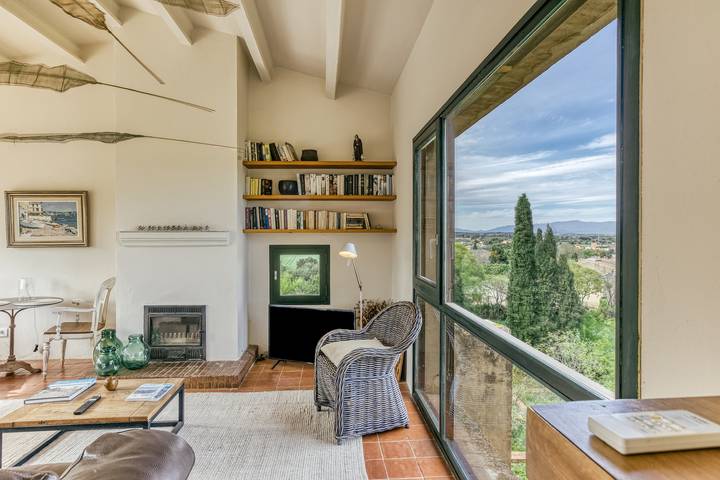 Apartamento entero, Apartamento 'El Pedró Panoramic' con vistas a la montaña, Wi-Fi y aire acondicionado in Ventalló, Alt Empordà