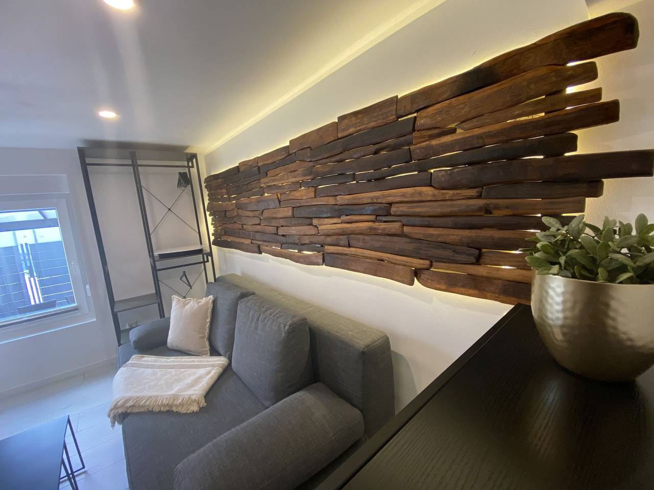 Ganze Wohnung, Ferienwohnung 'Nele' mit Bergblick, privater Terrasse und Wi-Fi in Plettenberg, Märkischer Kreis