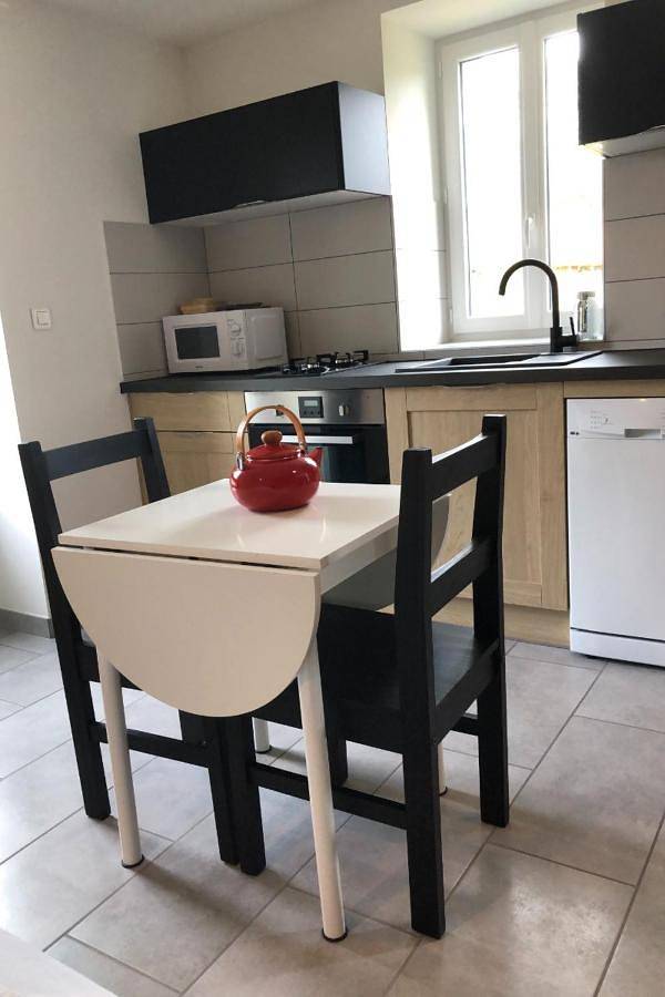 Gîte pour 2 personnes, avec jardin dans Droiturier - 4