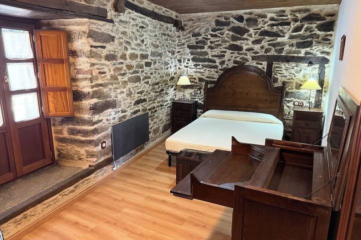 Casa rural con 4 dormitorios dobles y 2 baños próxima a Plaza Mayor y Castillo. in Puebla de Sanabria, Provincia de Zamora