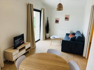 Gîte pour 4 personnes, avec terrasse et jardin à Alixan