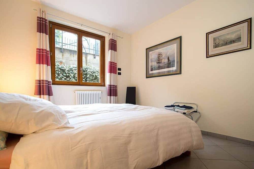 Ganze Wohnung, Große moderne 3-Bett-Wohnung mit herrlichem Blick auf den See auf dem Lago Maggiore in Bedero Valtravaglia, Brezzo di Bedero